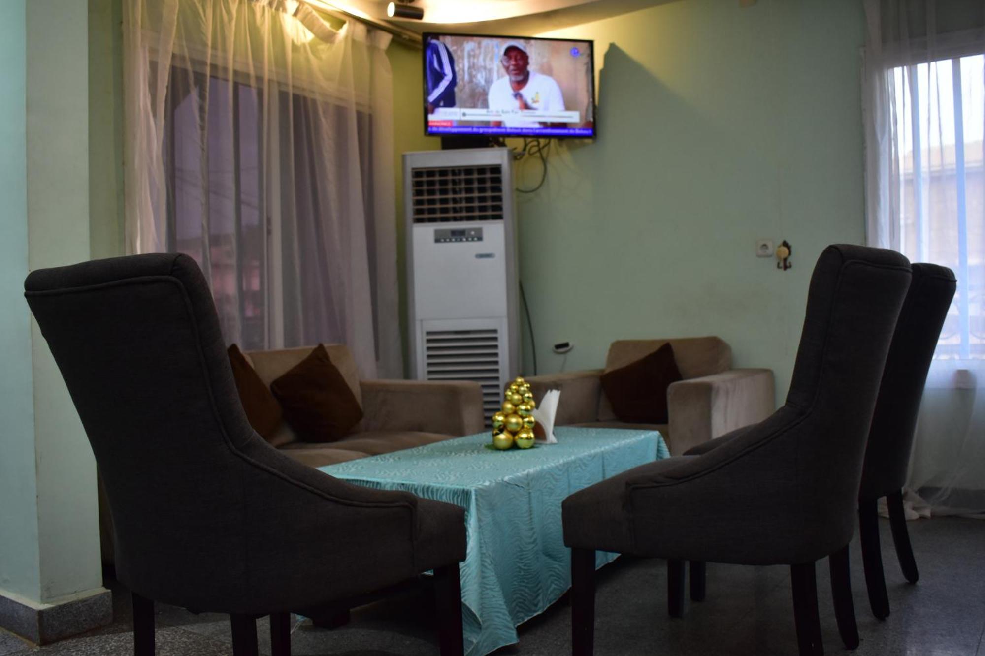 Safyad Hotel Яунде Экстерьер фото