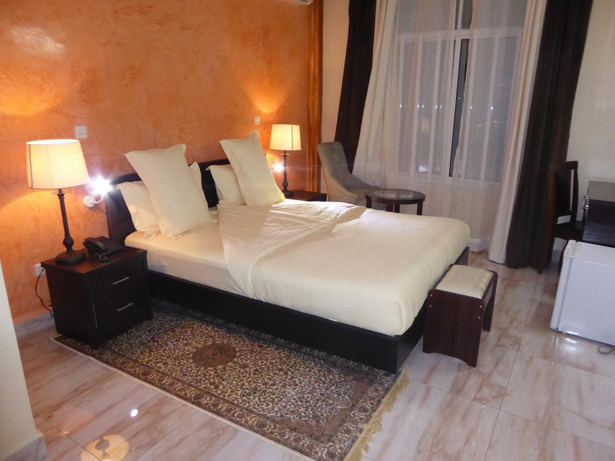 Safyad Hotel Яунде Экстерьер фото